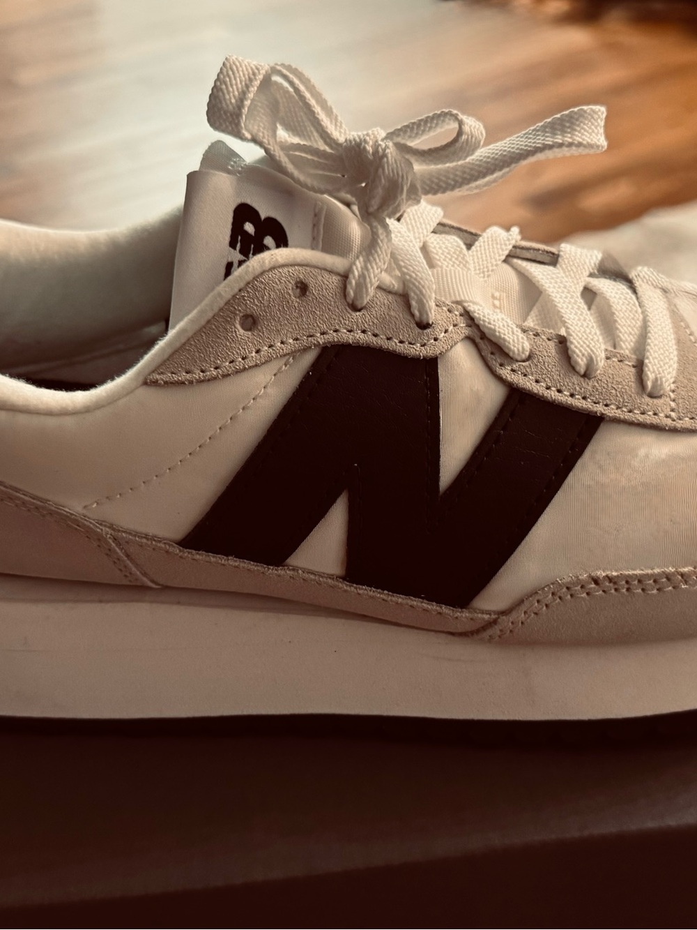 New Balance women's, White and Black Sneakers - Picture 5 of 6